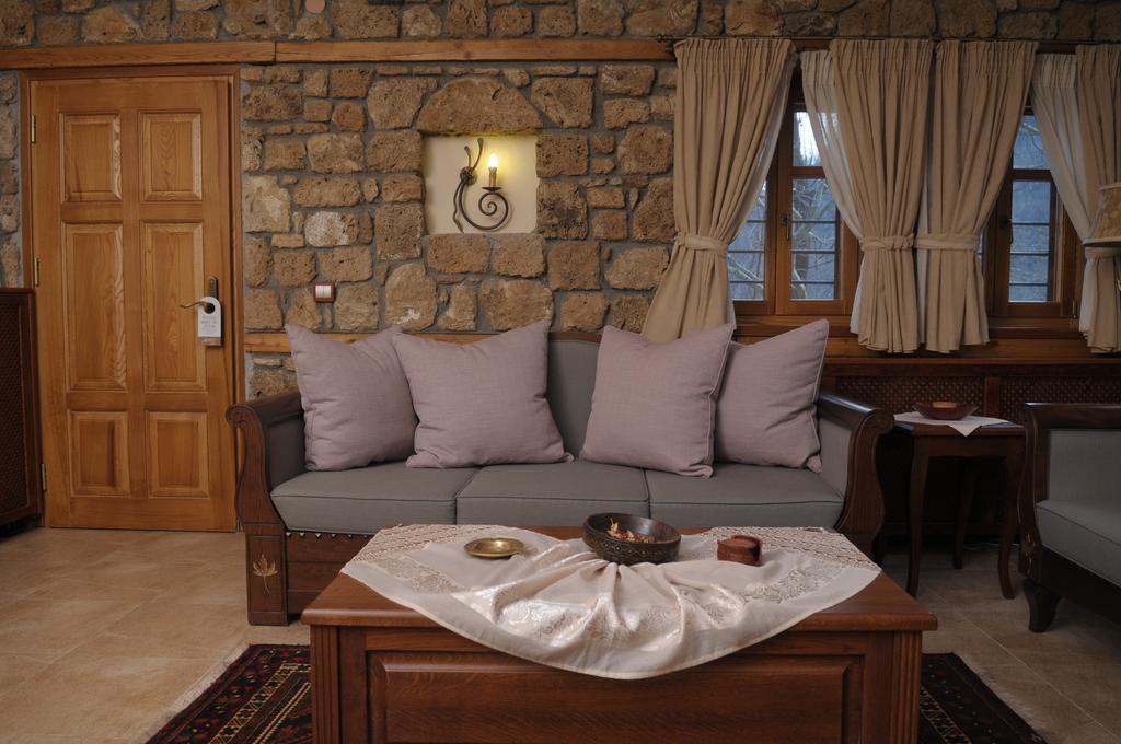 Roes Suites Loutraki  Exterior photo