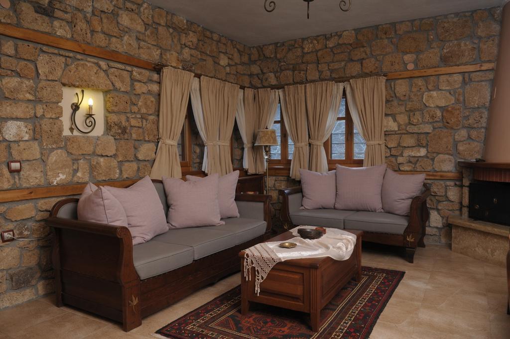 Roes Suites Loutraki  Exterior photo