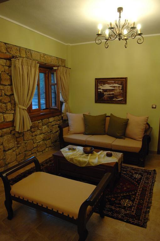 Roes Suites Loutraki  Exterior photo