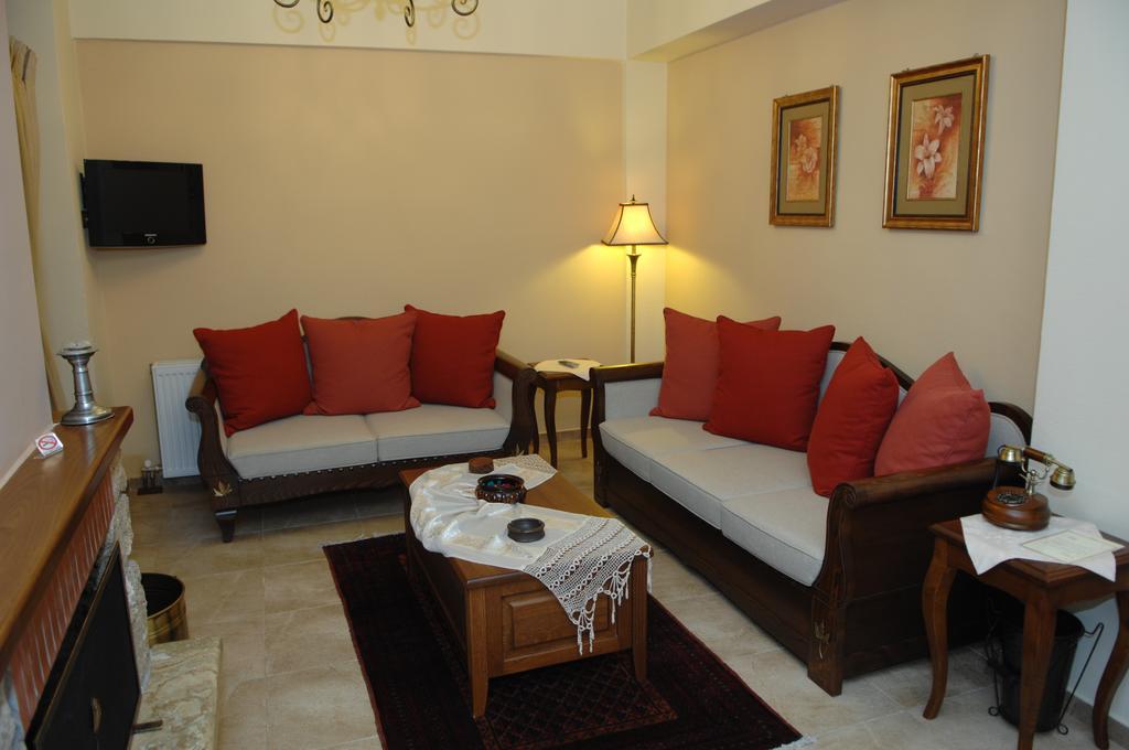 Roes Suites Loutraki  Exterior photo
