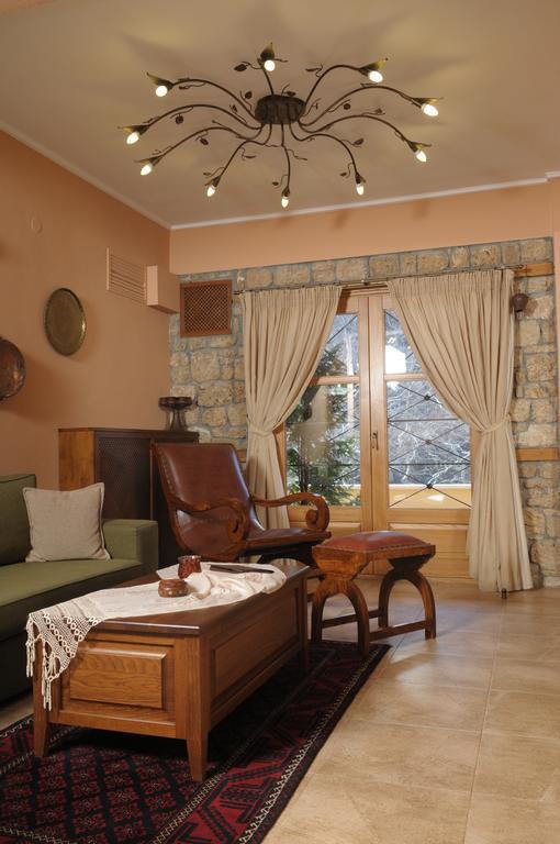 Roes Suites Loutraki  Exterior photo