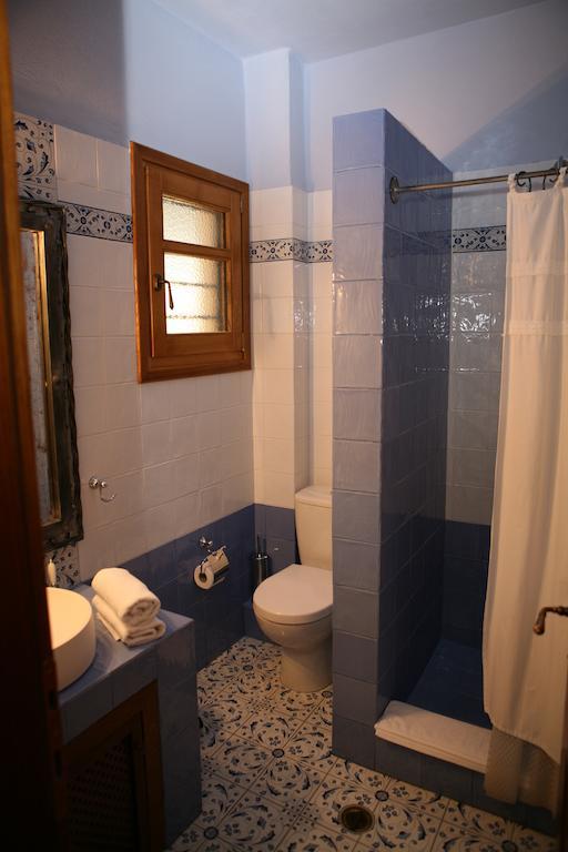 Roes Suites Loutraki  Exterior photo