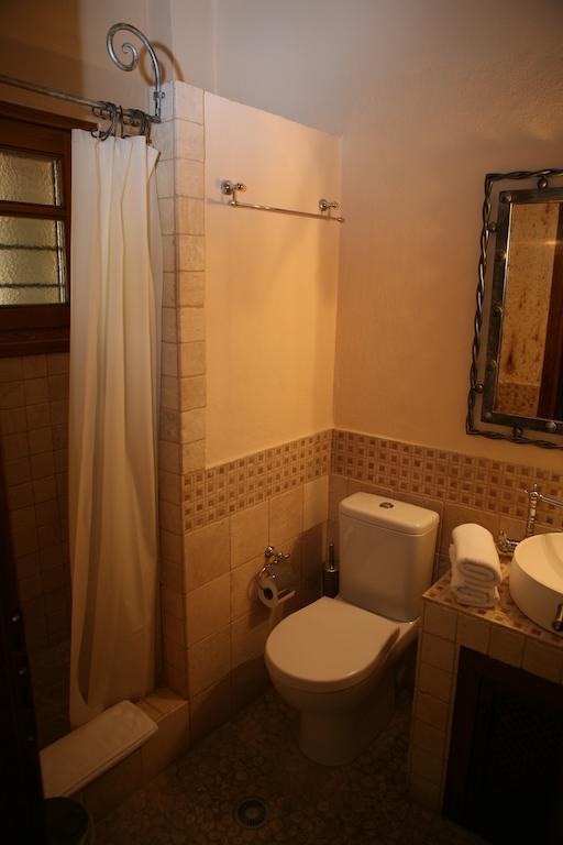 Roes Suites Loutraki  Exterior photo