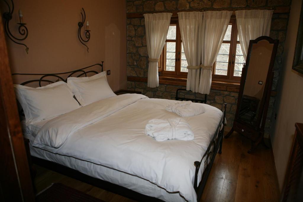 Roes Suites Loutraki  Exterior photo