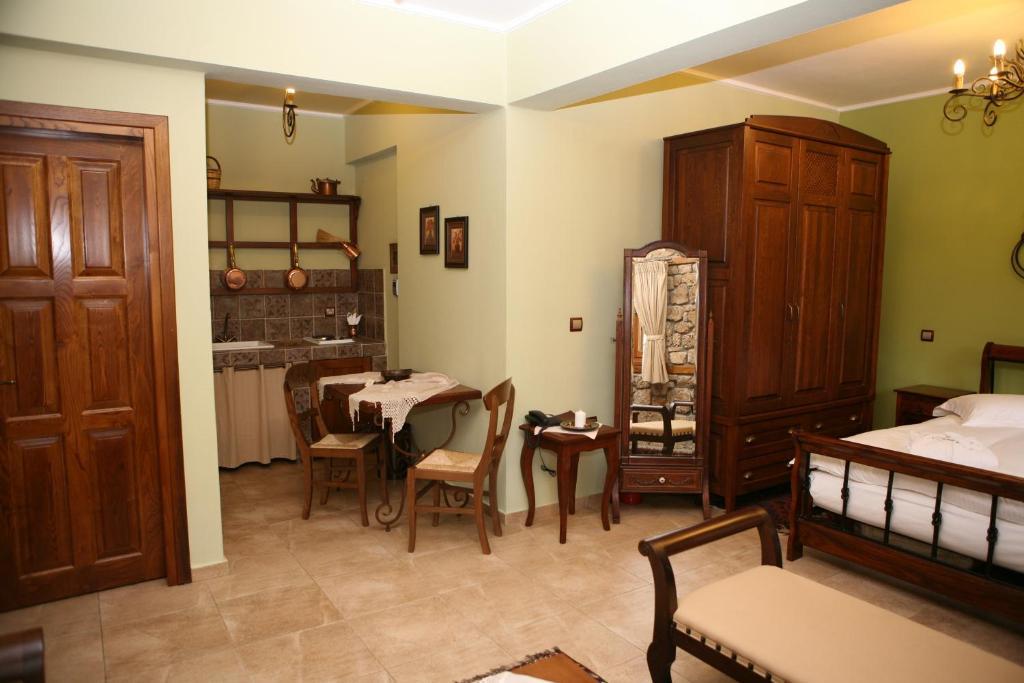 Roes Suites Loutraki  Room photo