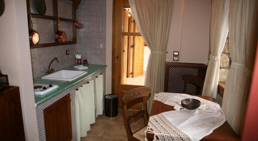Roes Suites Loutraki  Room photo