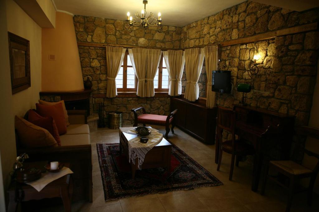 Roes Suites Loutraki  Exterior photo