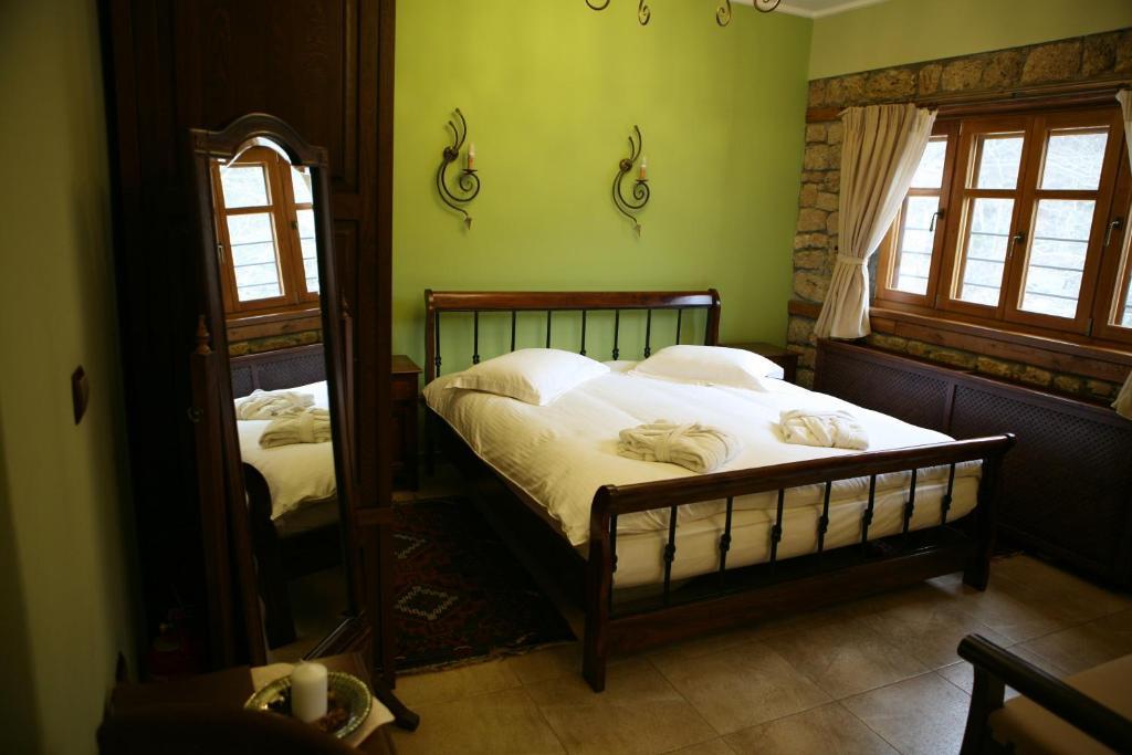 Roes Suites Loutraki  Exterior photo
